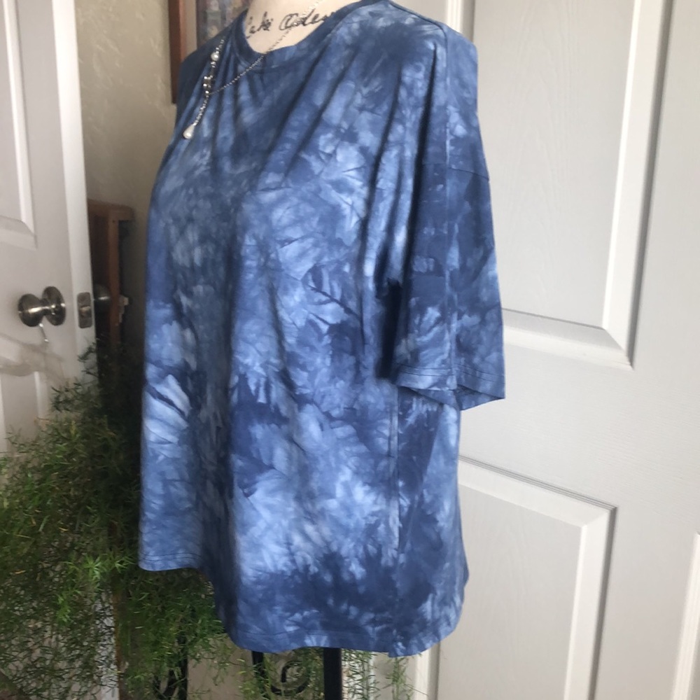 Pretty Oceanic Blues Half Sleeves Tee
